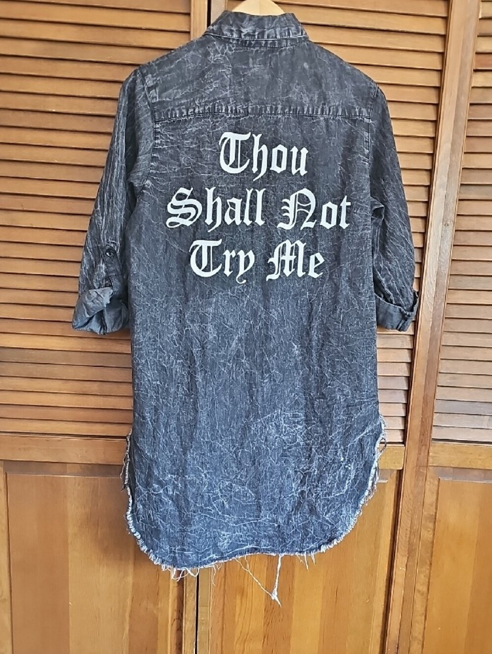Thill Jeans Thou Shall Not Try Me Sarcastic Graphic Acid Wash Button-Up Top - Picture 7 of 15